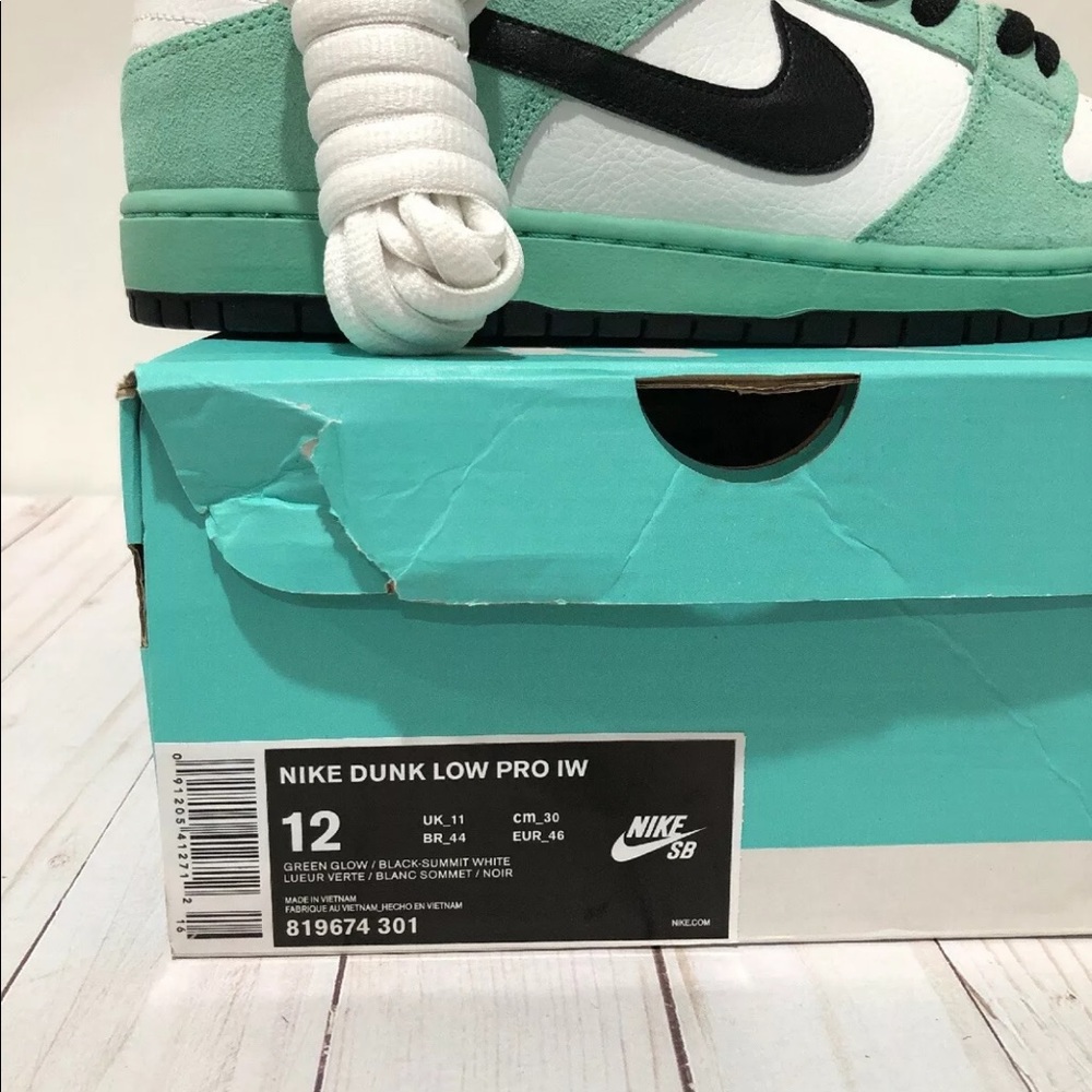 🔴SOLD🔴NWT NIKE DUNK LOW SB ISHOD WAIR Green Glow - Picture 8 of 8